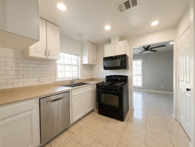 Building Photo - 11623 Rowan Ln