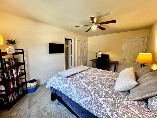 Building Photo - Charming Home Near Town Center VB with Large Primary Suite!