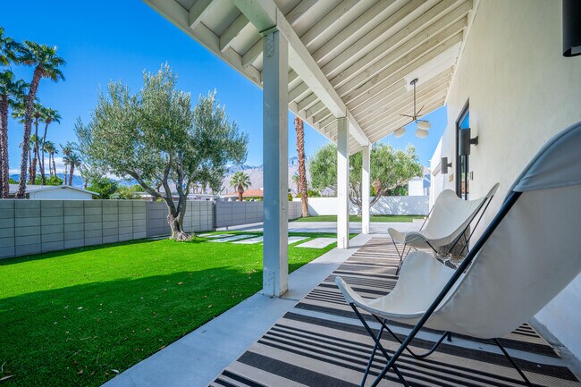 Building Photo - 2748 E Via Escuela