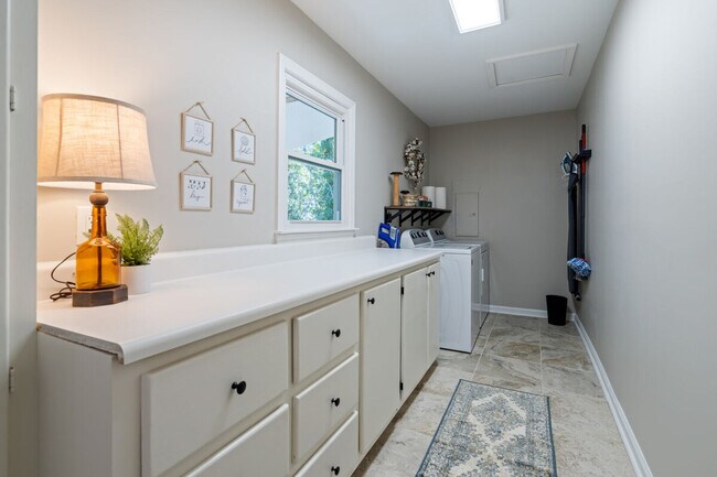 Building Photo - 17 Rock Crest Cir SE