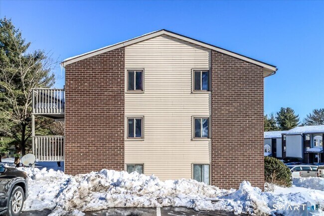 Building Photo - 7 Padanaram Rd