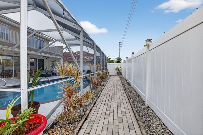Building Photo - 18280 Coral Isles Dr
