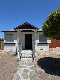 Building Photo - 2 Bedroom Bungalow in Simi Valley
