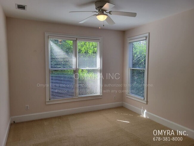 Building Photo - Gorgeous 5 Bedroom House in Peachtree Corners!