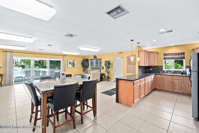 Building Photo - 201 St Lucie Ln