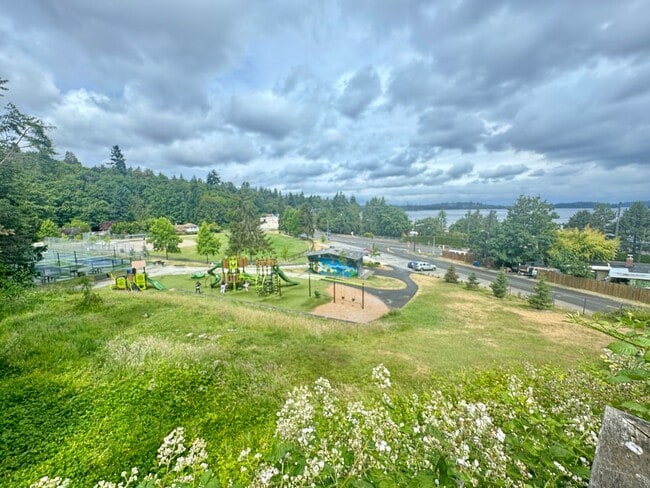 Building Photo - Must See Home!!