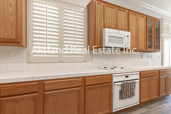 Building Photo - 611 Brookhurst Blvd