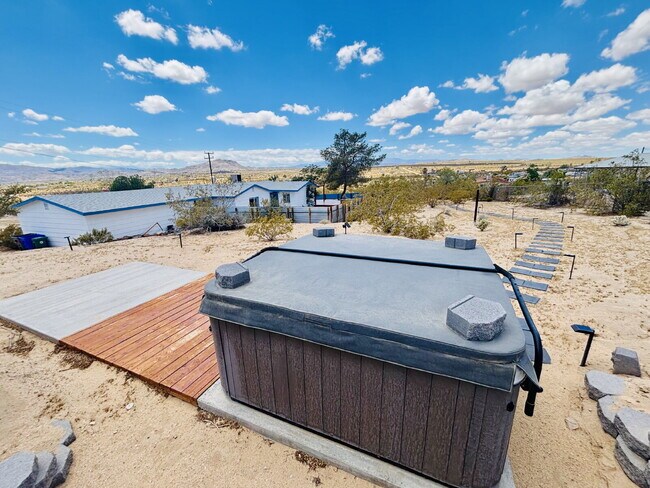 Building Photo - Gorgeous Home Surrounded by Panoramic Views