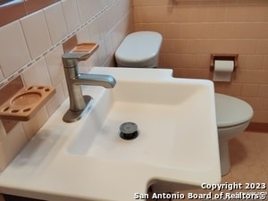 Building Photo - 142 Jade Dr