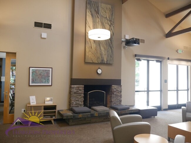Building Photo - 1330 Vanderbilt Way