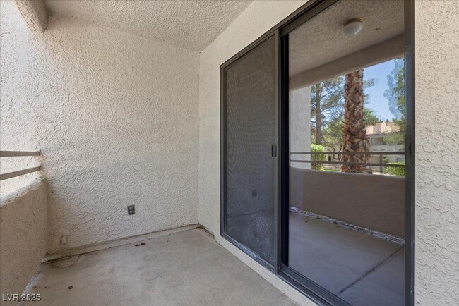Building Photo - 2623 S Durango Dr