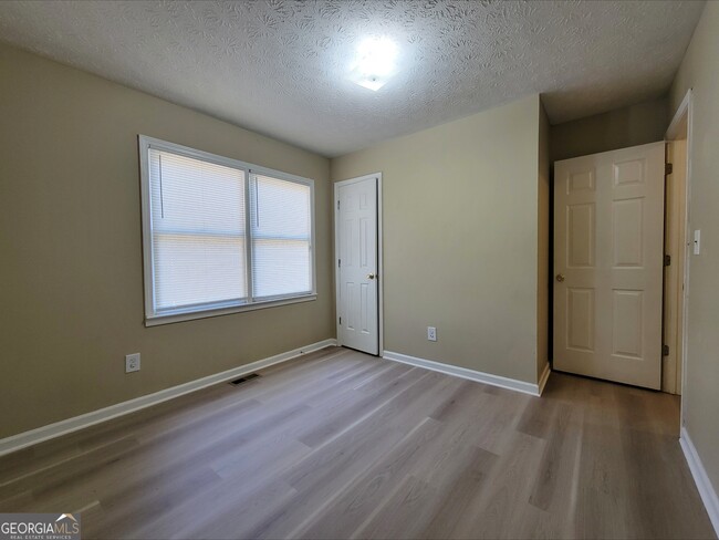 Building Photo - 271 Rutledge Dr