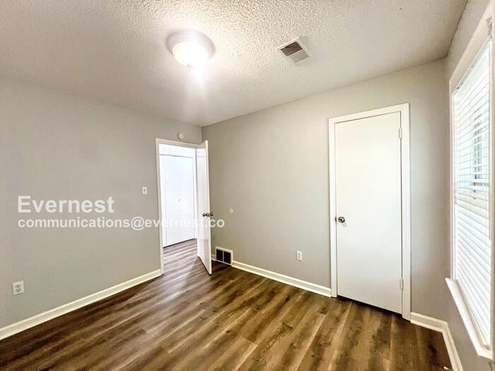 Building Photo - 360 Darrell Cove