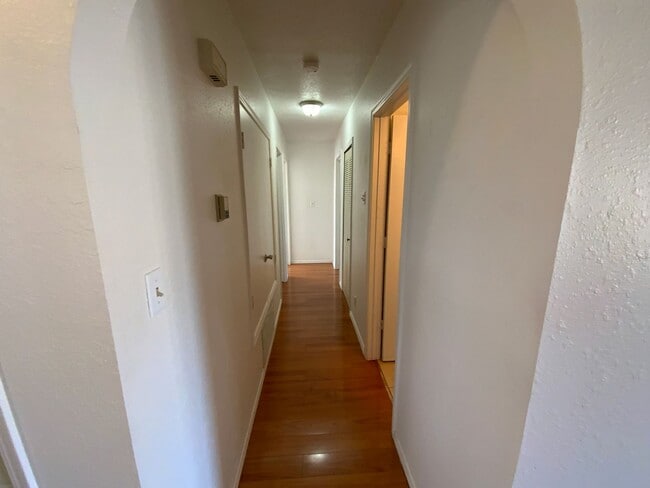 Building Photo - 3 Bedroom Single Story Home Available Near...