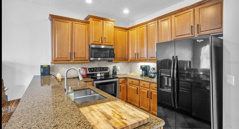 Building Photo - 742 Featherstone Ln