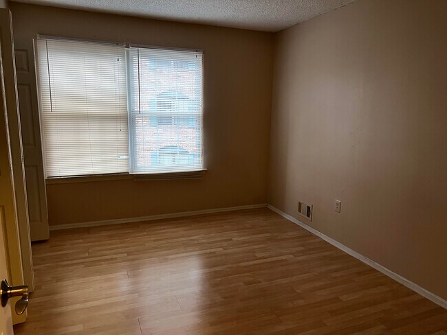 Building Photo - 32 Scherer Ct