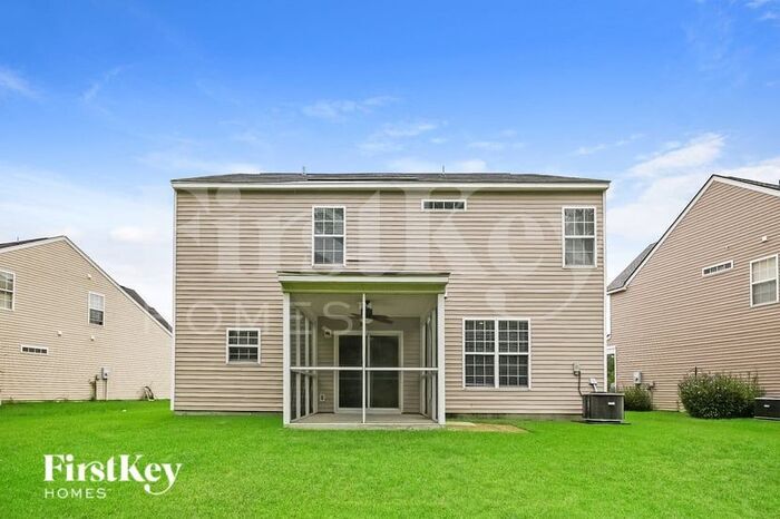 Building Photo - 571 English Oak Cir