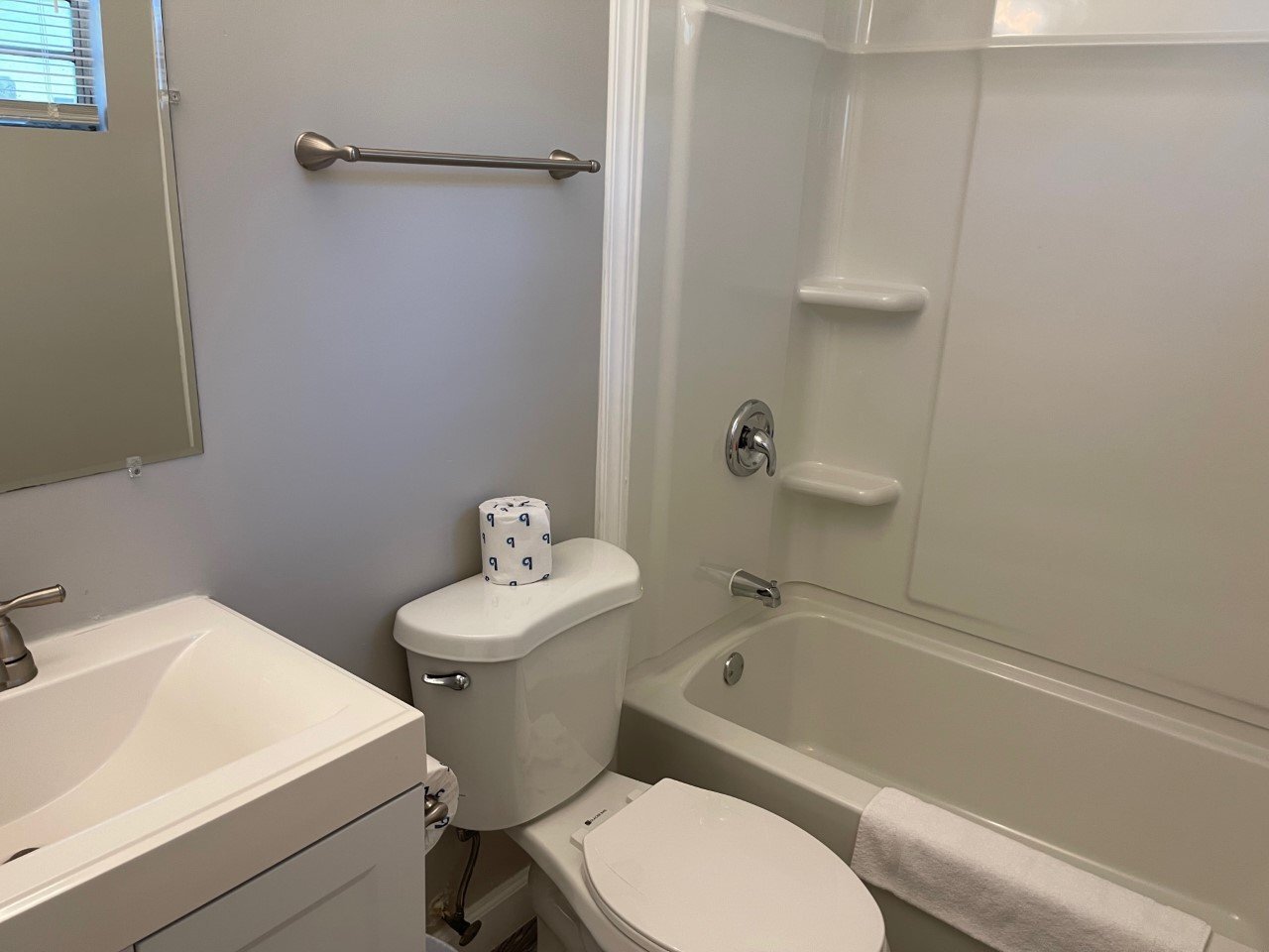 Building Photo - 2640 NE Indian River Dr