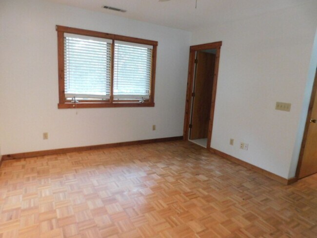 Building Photo - 20 Toppin Dr
