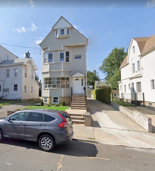Building Photo - 399 Bergen Ave