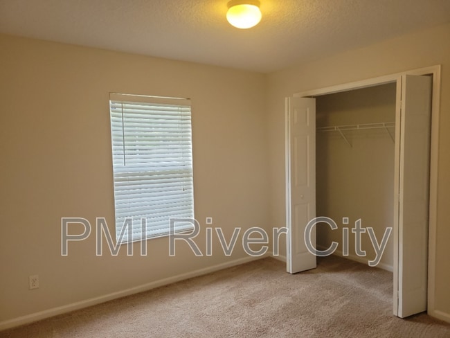 Building Photo - 1390 Old Middleburg Rd N