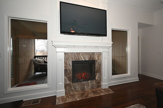 Building Photo - Beautiful 4 Bedroom, 3 Bath, Single Family...