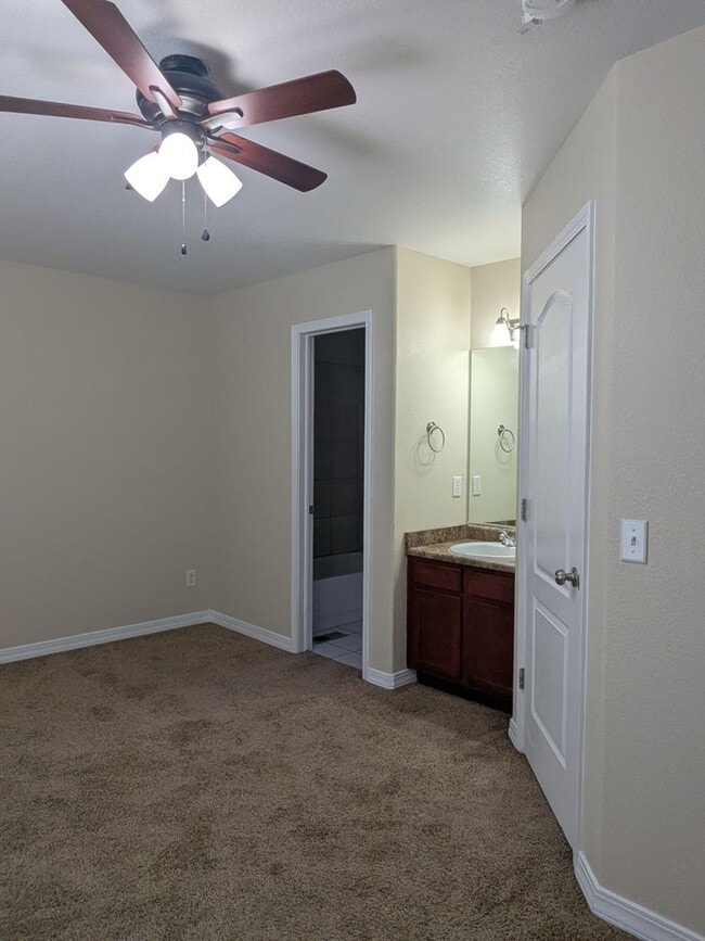 Building Photo - Beautiful 2 Story Townhome with 3 Car Garage!