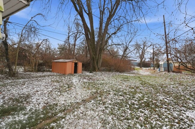 Building Photo - New 2 bedroom listing!