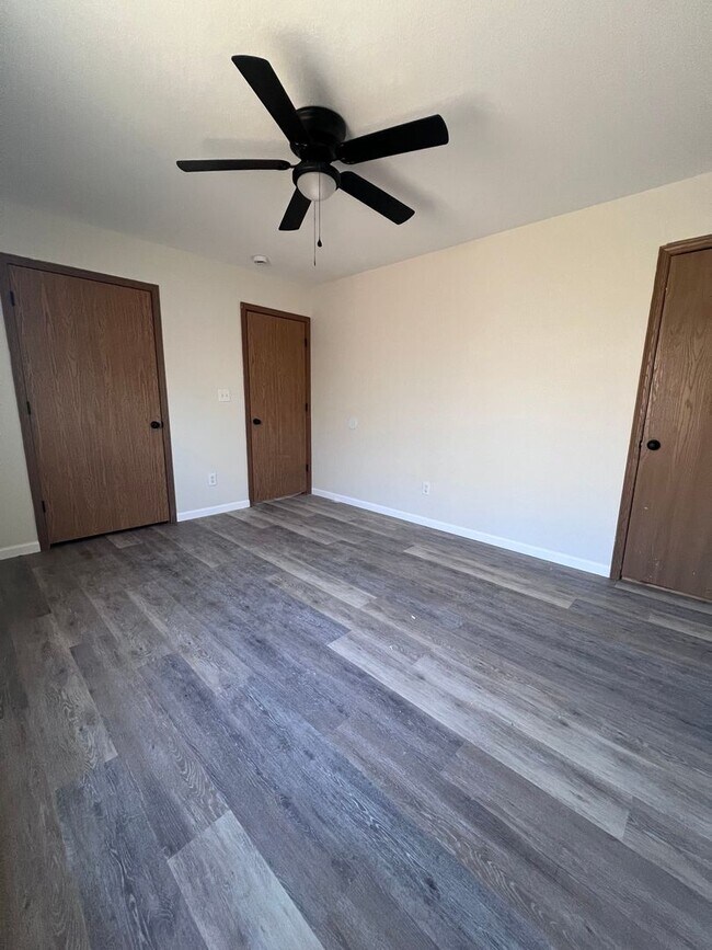 Building Photo - 1719-1719 Hanover Blvd