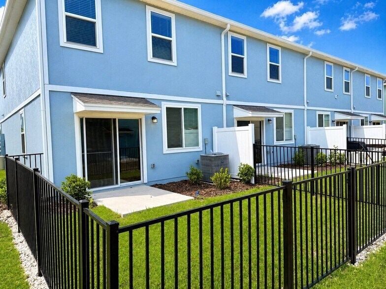 Building Photo - 3608 York Ln