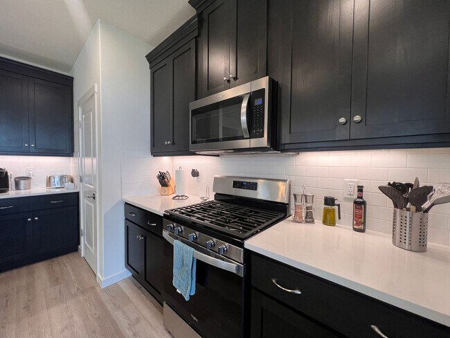 Building Photo - 842 SE 37th St