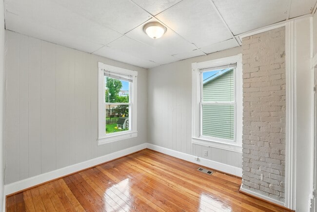 Building Photo - 5100 Berwyn Rd
