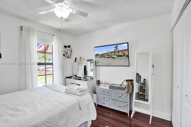 Building Photo - 7355 SW 26th Ct