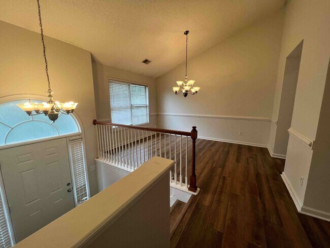Building Photo - Great Price on Huge "As Is" 5 Bed/3 Bath S...