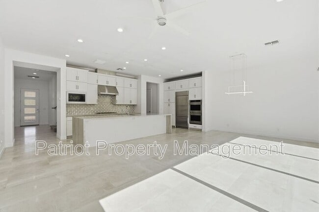 Building Photo - 7347 E Vista Bonita Dr