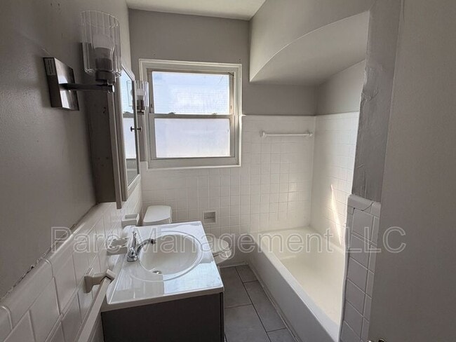 Building Photo - 10116 Outer Dr W