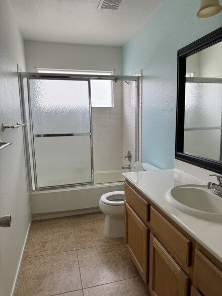 Building Photo - 1652 Sand Canyon Dr