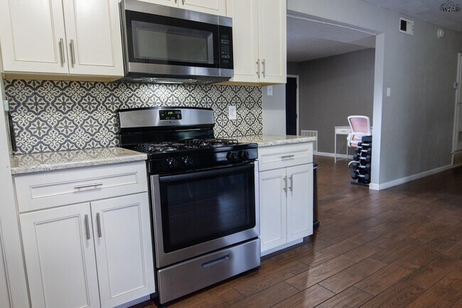Building Photo - 4617 Sierra Madre Dr