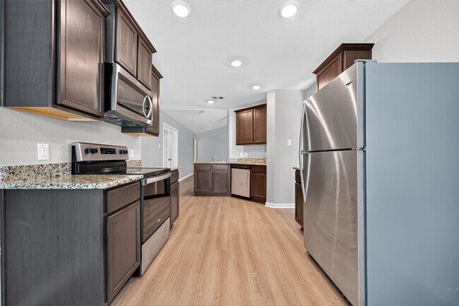 Building Photo - 21018 Solstice Point Dr