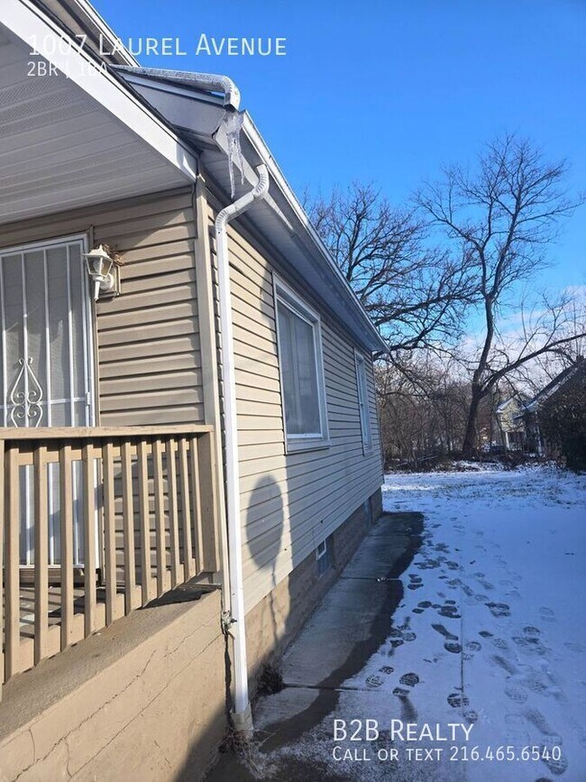 Building Photo - 1007 Laurel Ave