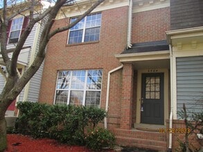 Building Photo - Perfect location, Spacious House