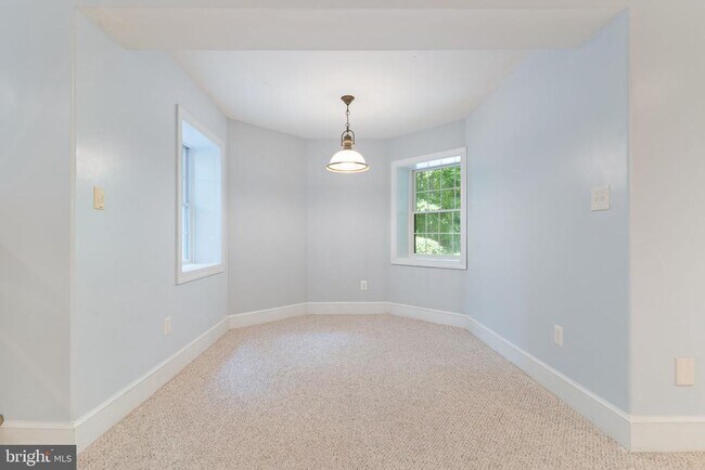 Building Photo - 45105 Mill Creek Way