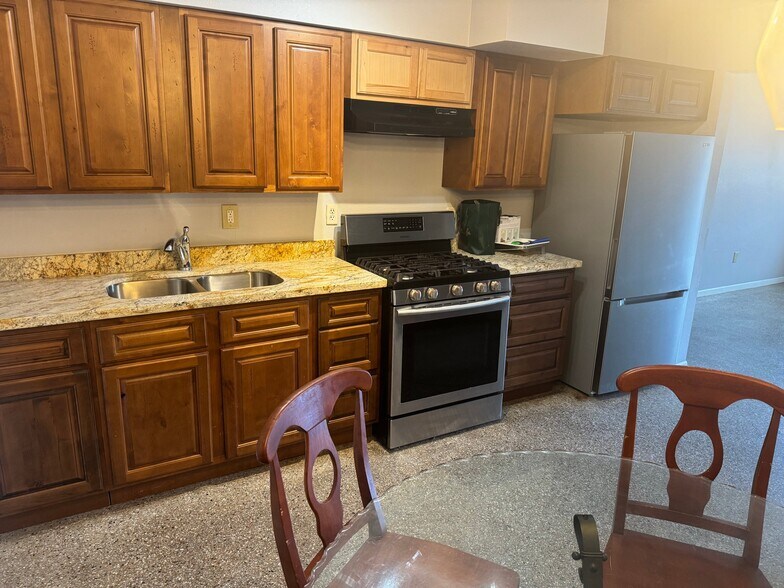 Building Photo - 3336 De Armas St