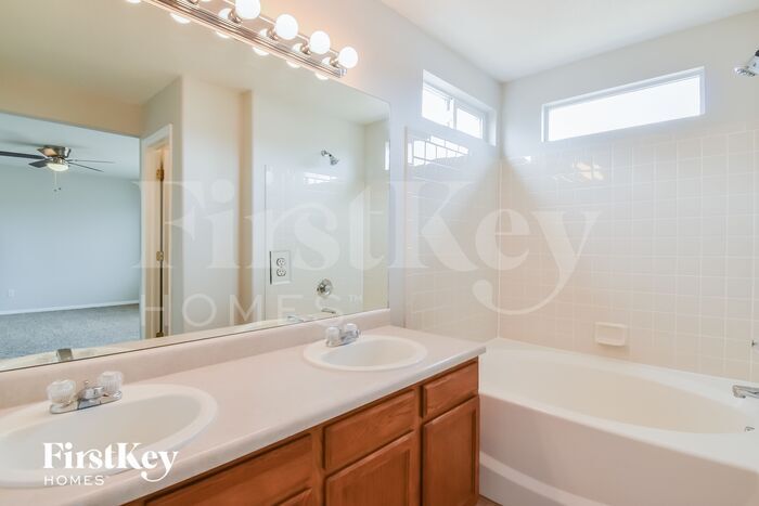 Building Photo - 5660 Rose Ridge Ln