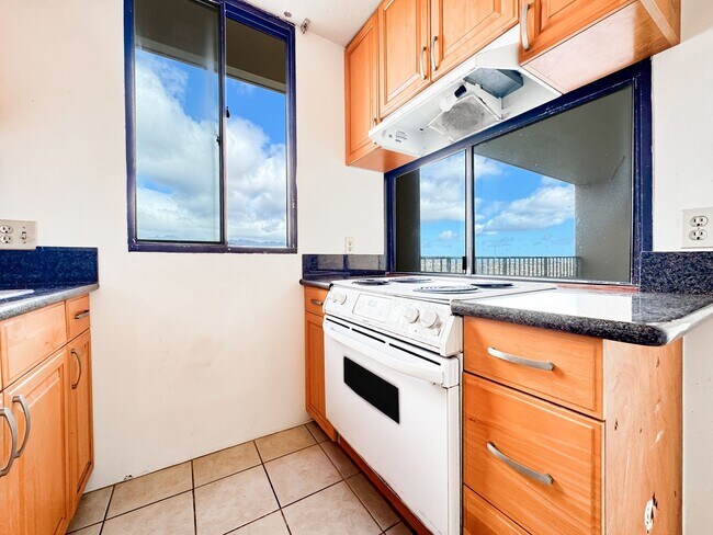 Building Photo - 2121 Ala Wai Blvd