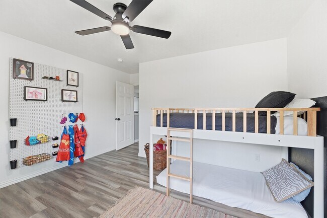 Building Photo - 6215 Lake Chase Ct