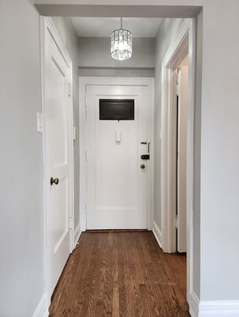 Building Photo - 1601 W Thome Ave