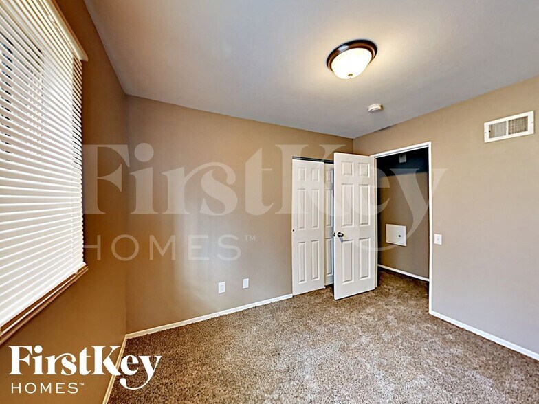 Building Photo - 2655 Farber Dr