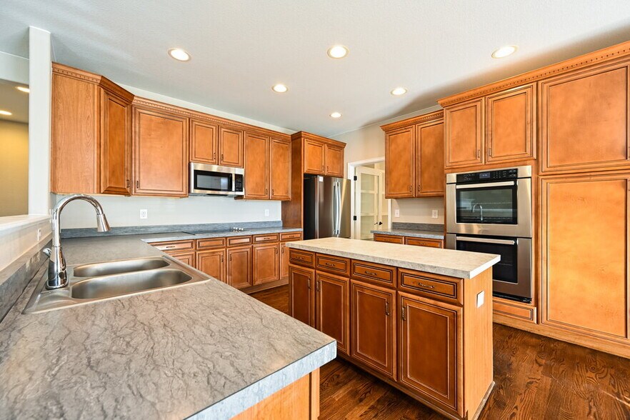 Building Photo - 17860 Domingo Dr