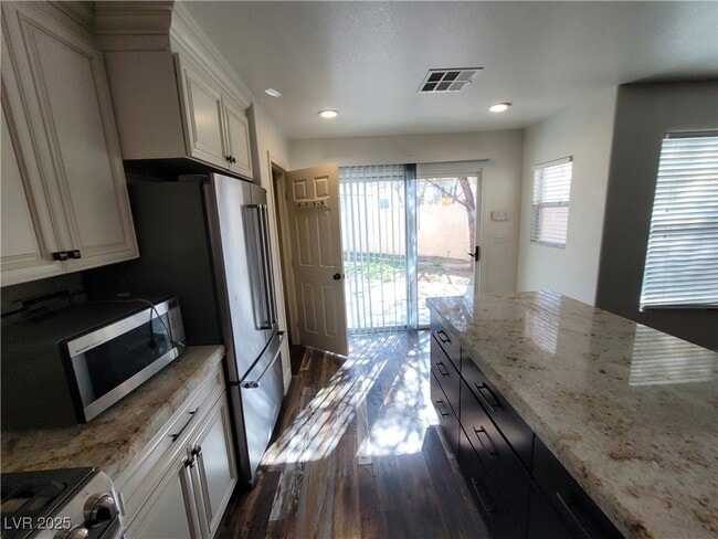 Building Photo - 10799 Flame Vine Ct